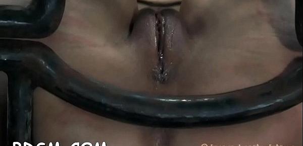  Blindfolded and gagged girl gets her twat shovelled with toy
